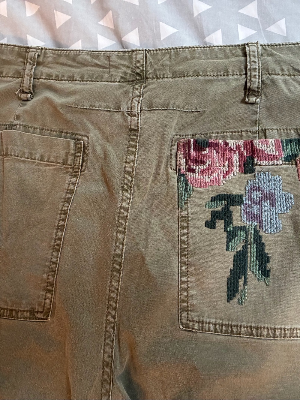 Olive green pants with needlepoint detail by Anthropologie size 29 - Picture 3 of 5